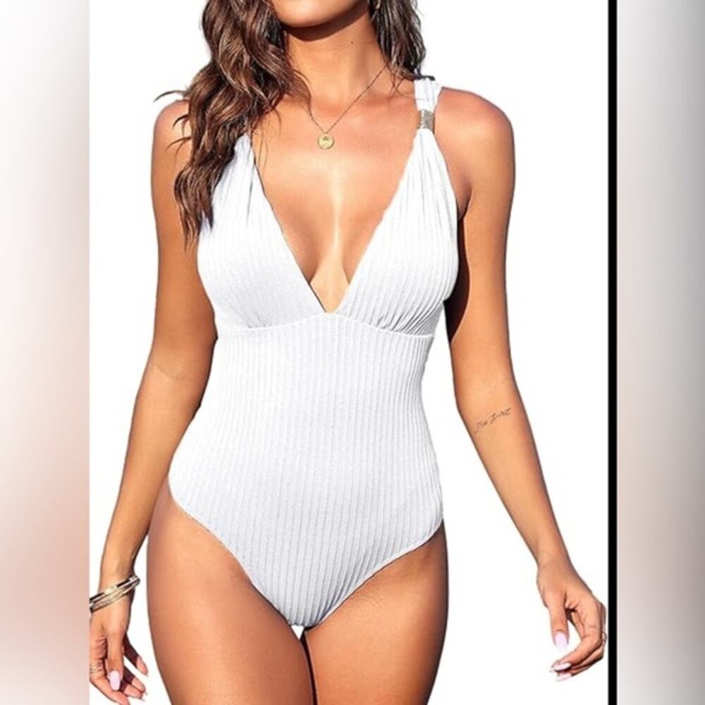 UEC ZAFUL WHITE RIBBED DEEP V NECK ONE PIECE SWIMSUIT SZ 6 GOLD DETAIL